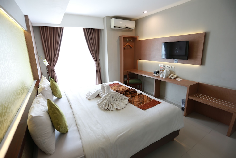 Deluxe Room, 1 King Bed photo 3