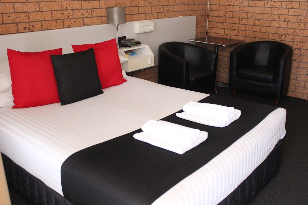Deluxe Room, 1 Queen Bed photo 2