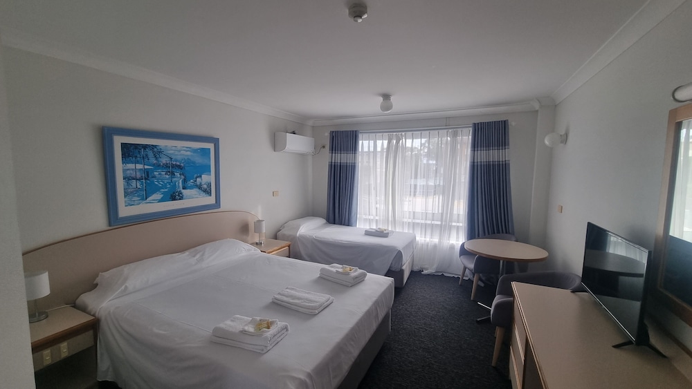 Standard Room, Multiple Beds photo 3