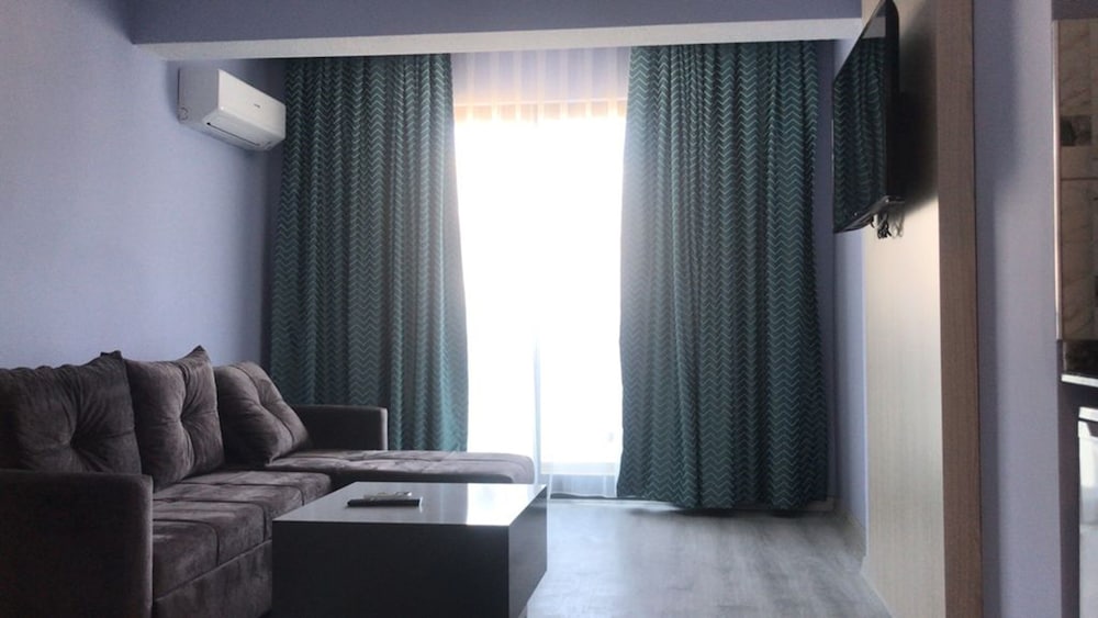 Family Room - Photo 4