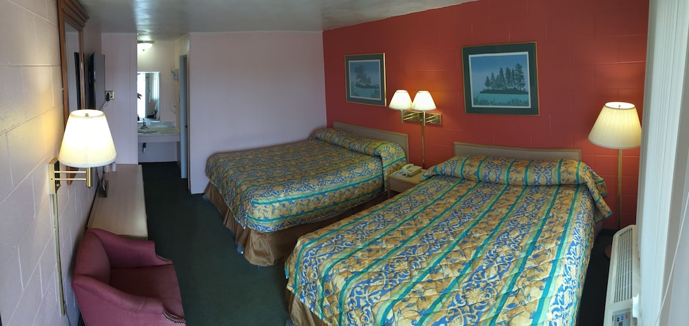 Standard Room, 2 Queen Beds, Smoking photo 2