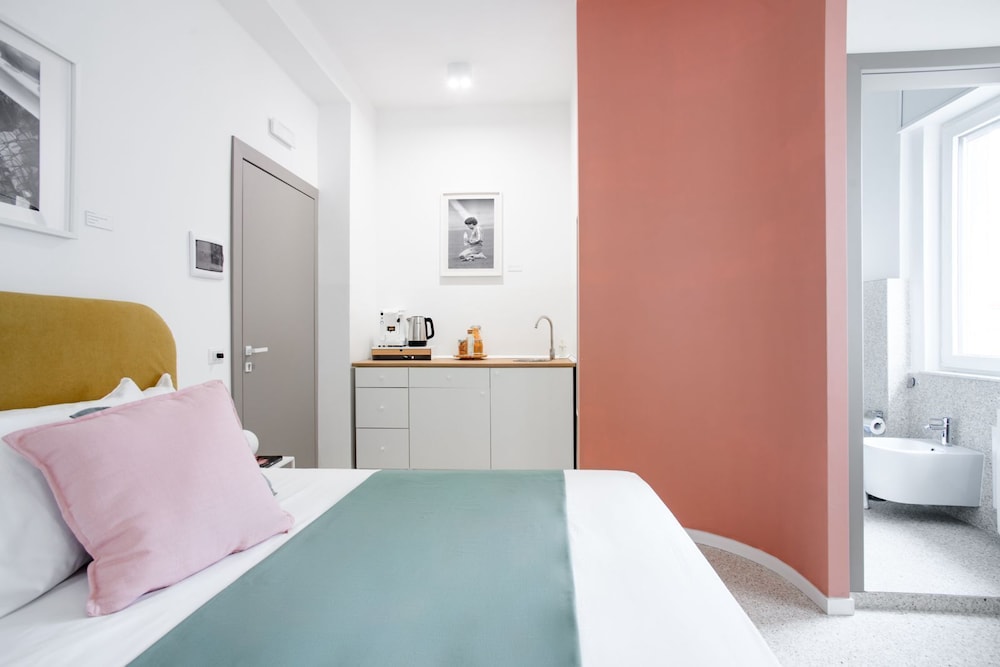 Deluxe Triple Room, Private Bathroom, City View