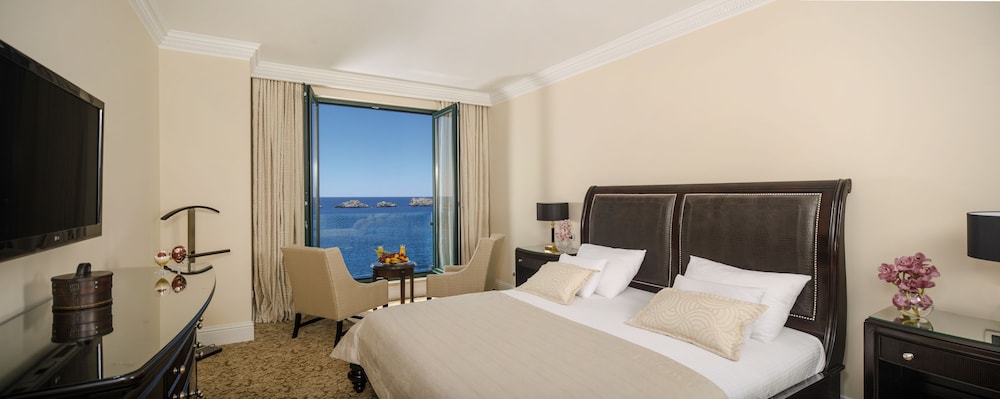Executive Suite, 1 King Bed with Sofa bed, Sea View thumbnail 5