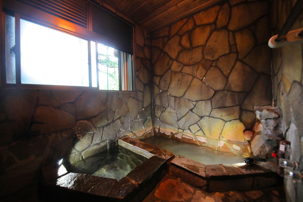 Bungalow, Smoking (2-7 Guests, Niagara) photo 2