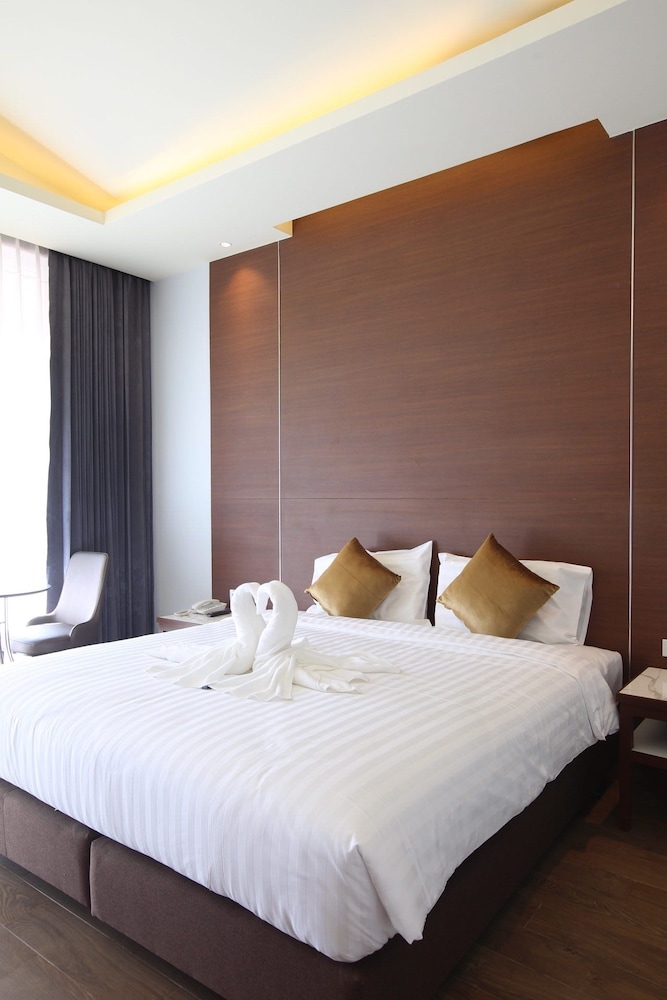 Deluxe King Room - Photo 1