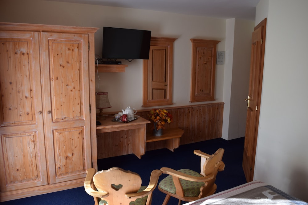 Double or Twin Room, Balcony, Mountain View photo 3