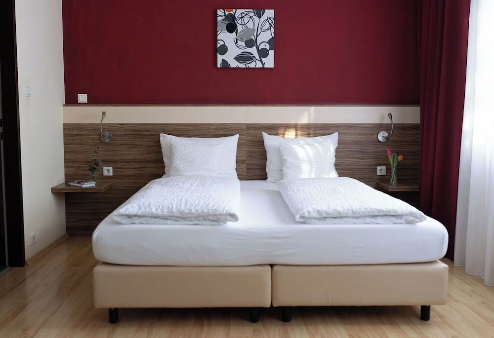 Quadruple Room - Photo 1