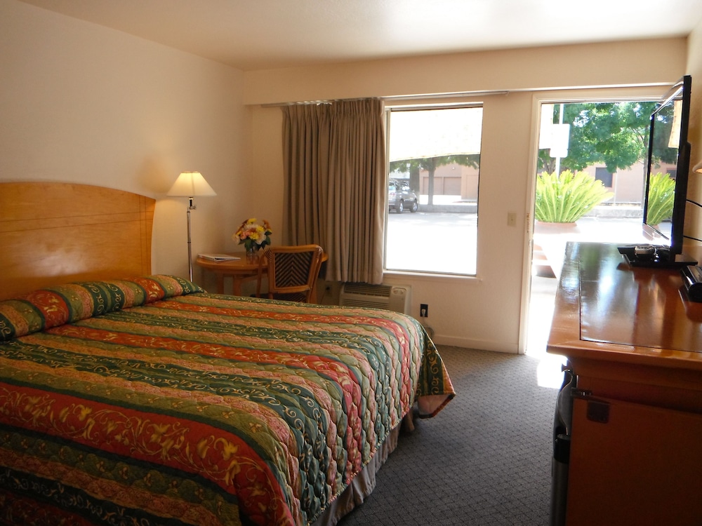 Deluxe Room, 1 King Bed