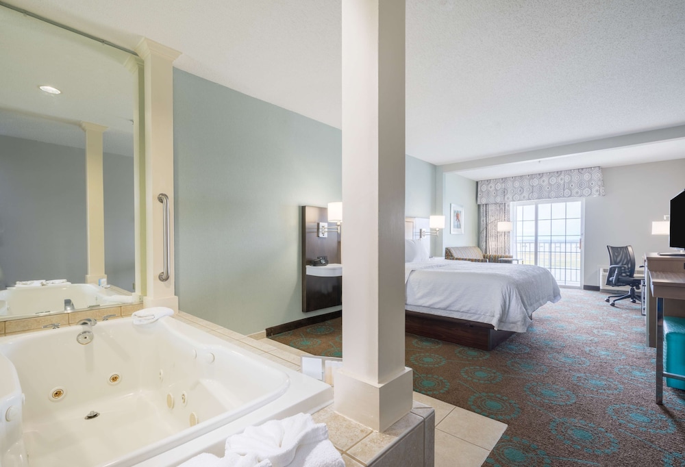 Room, 1 King Bed, Jetted Tub (Waterfront) - Photo 3