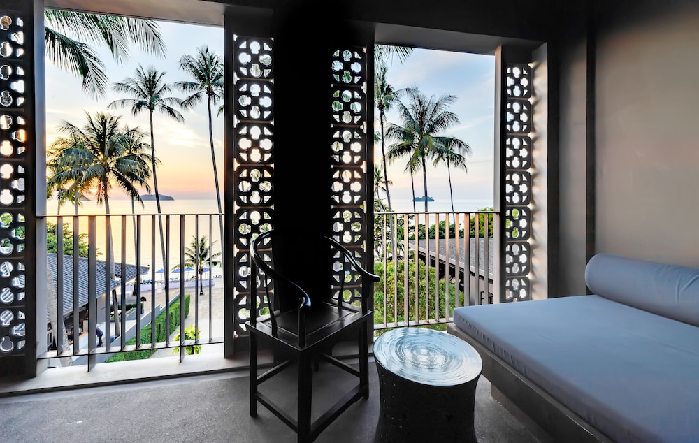 Beachfront Suite photo 3