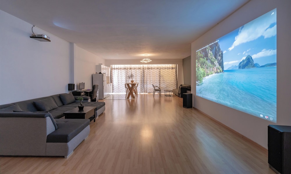 Family Studio, City View
