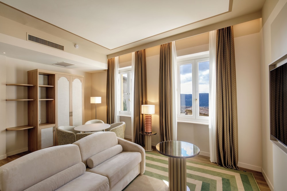 Suite, 1 Bedroom thumbnail 6