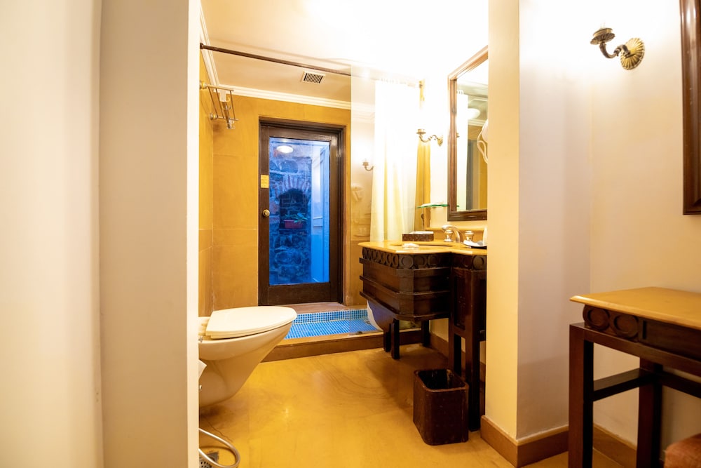 Varsha Suite -Premium Rain Shower Room photo 3