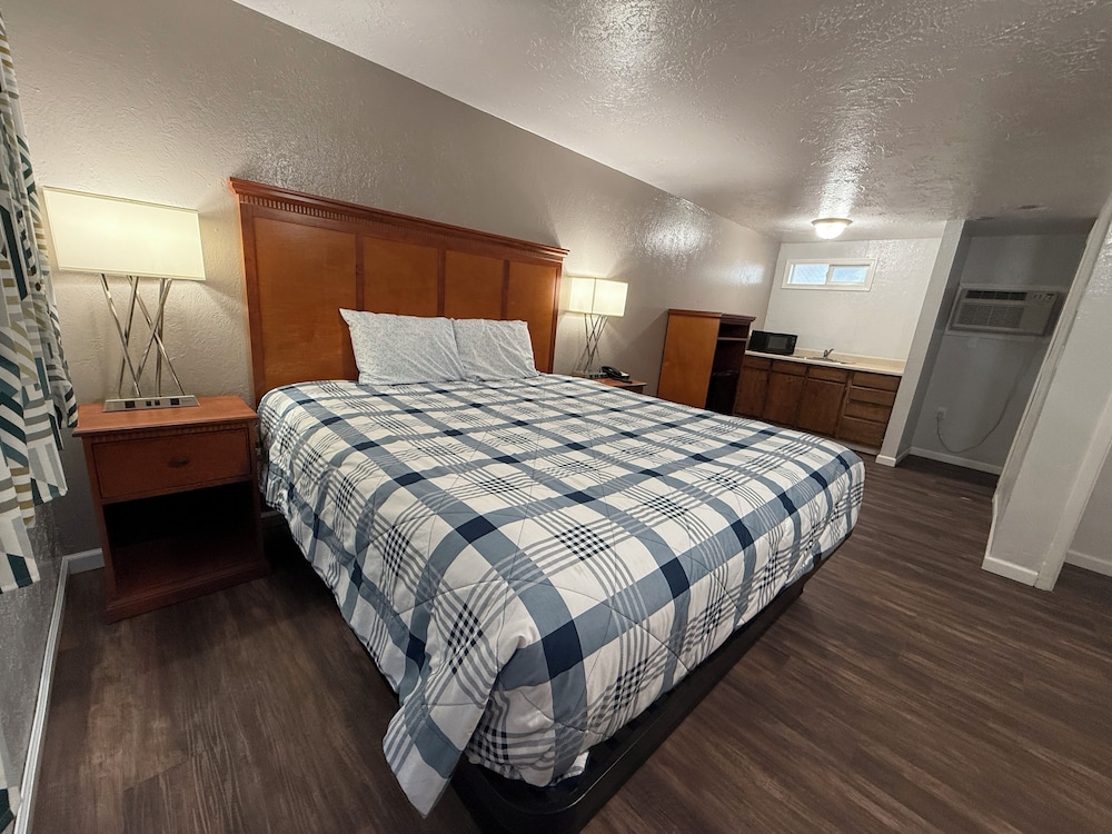 King Bed with Kitchenette