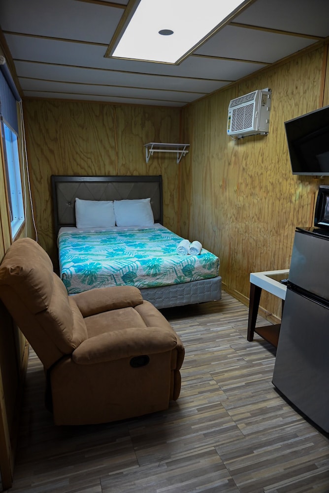 MwPi 105 Detach Trailer Mobile Home Unit 01 with 1 Full Size Bed First Floor