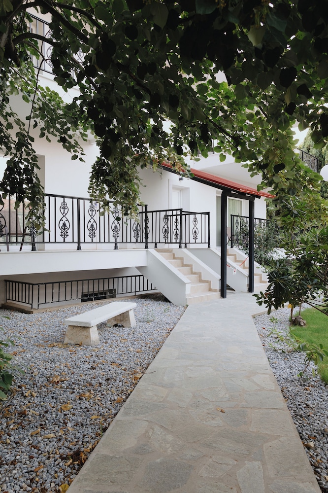 Standard Double Room, Balcony, Garden View photo 1