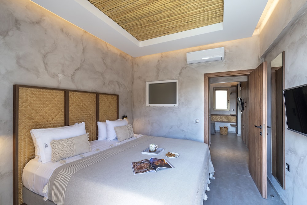 Junior Suite, Pool View photo 2