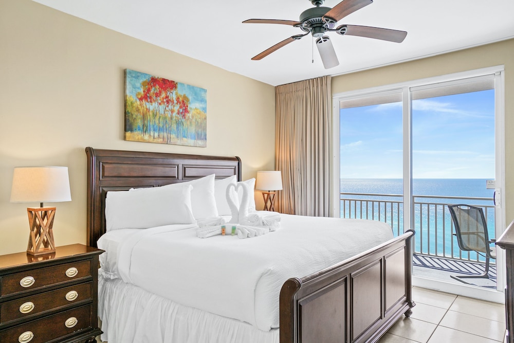 Condo, 2 Bedrooms, Ocean View (1103W) photo 2