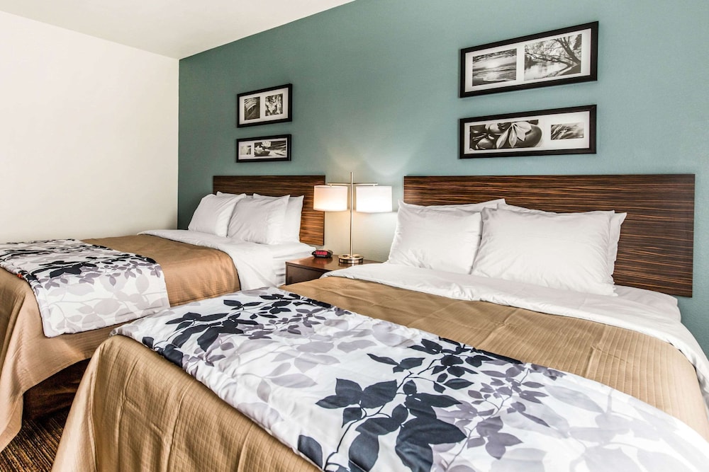 Standard Room, 2 Queen Beds, Non Smoking photo 3