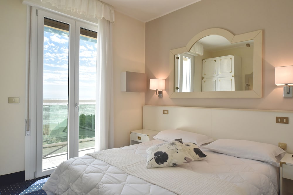 Classic Double Room, Sea View