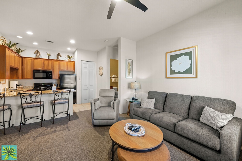 Luxury Condo, 1 King Bed with Sofa bed photo 1