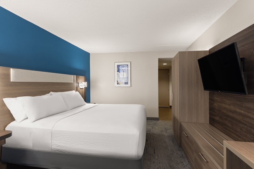 Standard Room, 1 King Bed - Photo 2