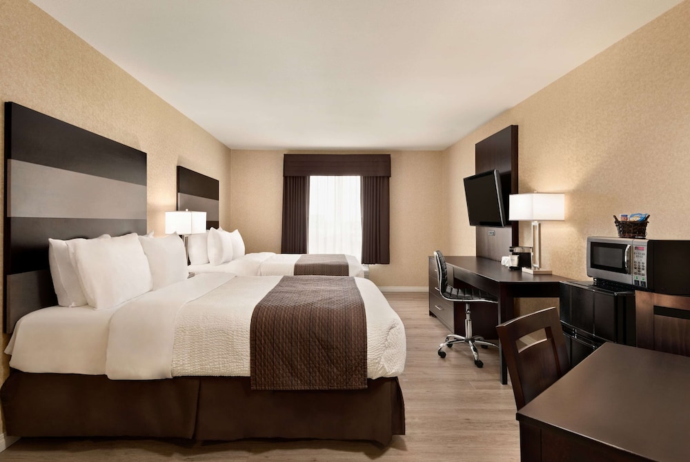 Suite, Multiple Beds, Non Smoking - Photo 1