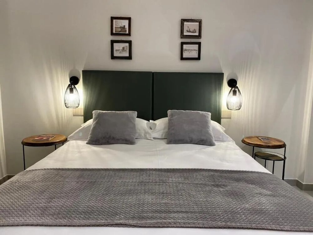 Classic Twin Room, Partial Sea View photo 3