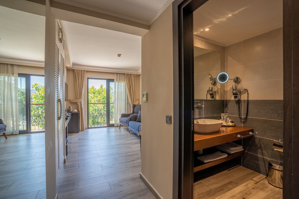 Suite, Sea View - Photo 18