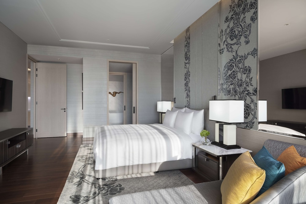 Suite, 3 Bedrooms (Sindhorn) photo 3
