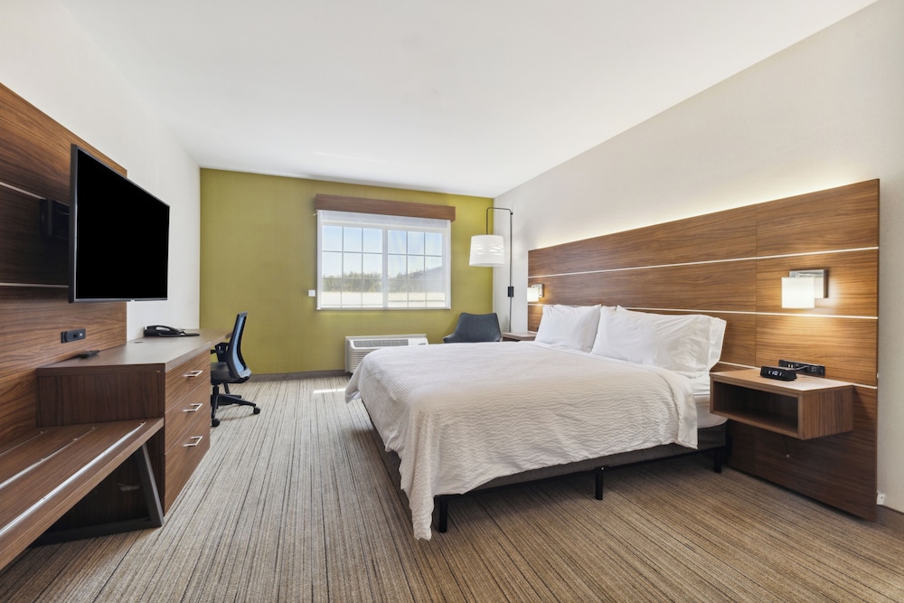 Standard Room, 1 King Bed, Accessible Bathtub (Accessible Tub) - Photo 1