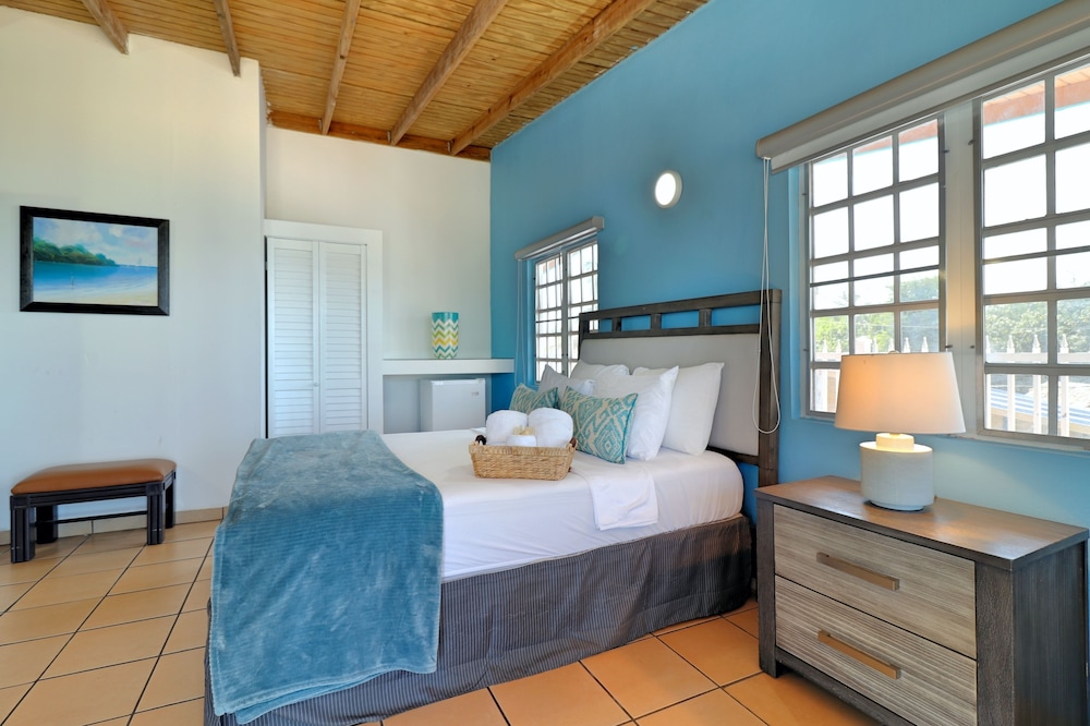 Deluxe Room, Partial Ocean View photo 3