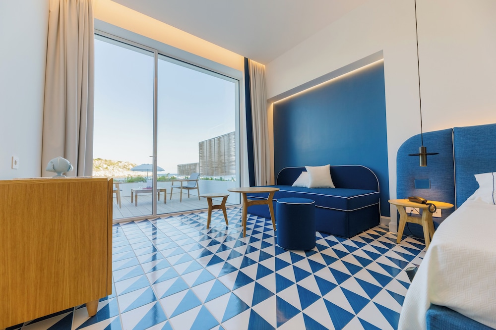 Family Studio Suite, Multiple Beds, Patio, Sea View photo 1