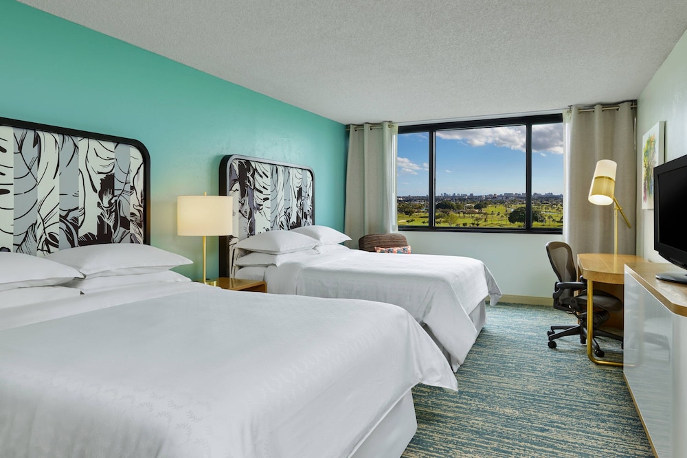 Executive Room, 2 Queen Beds - Photo 4