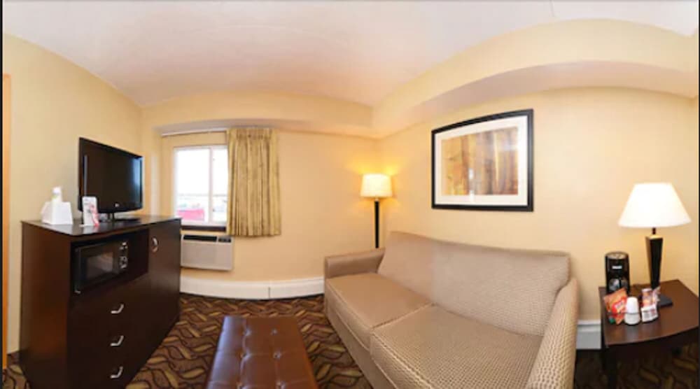 Suite, 1 Queen Bed, Non Smoking - Photo 2