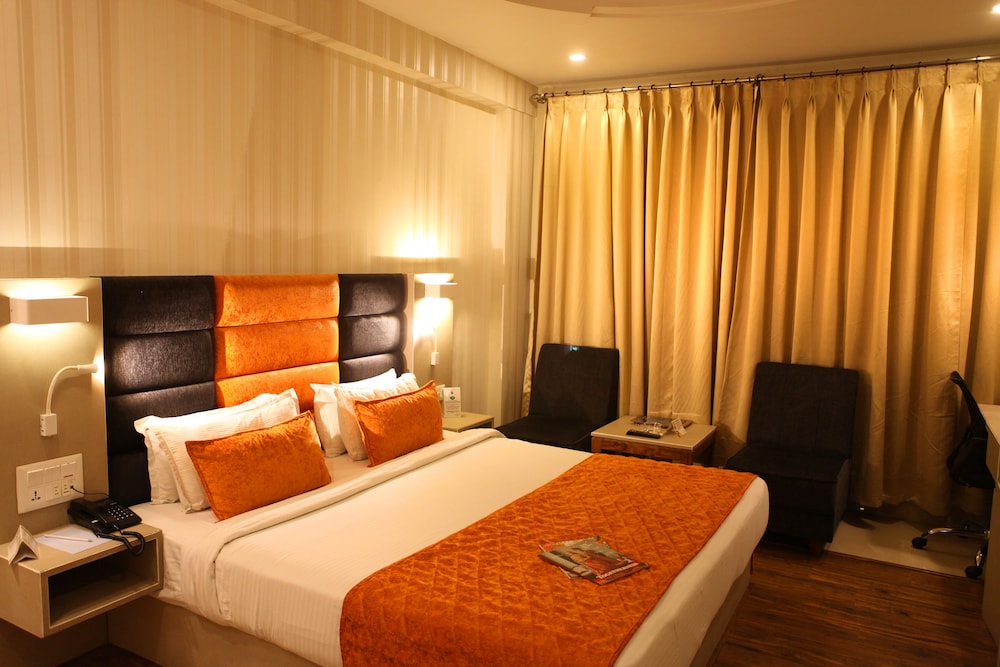 Executive Room - Photo 1