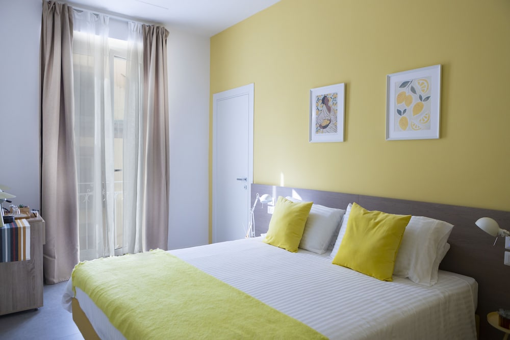 Superior Triple Room, Balcony, City View