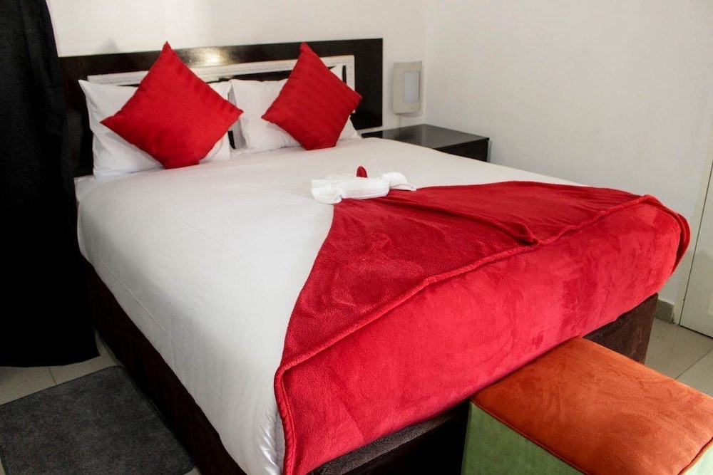 Family Room, 2 Bedrooms, Garden View