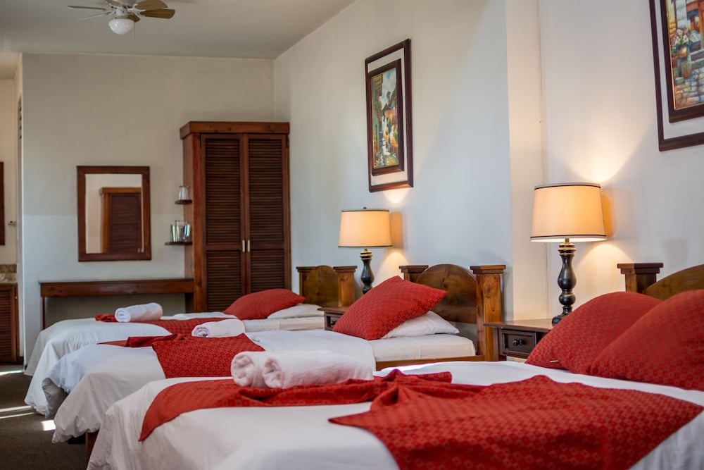 Superior Quadruple Room - Photo 4