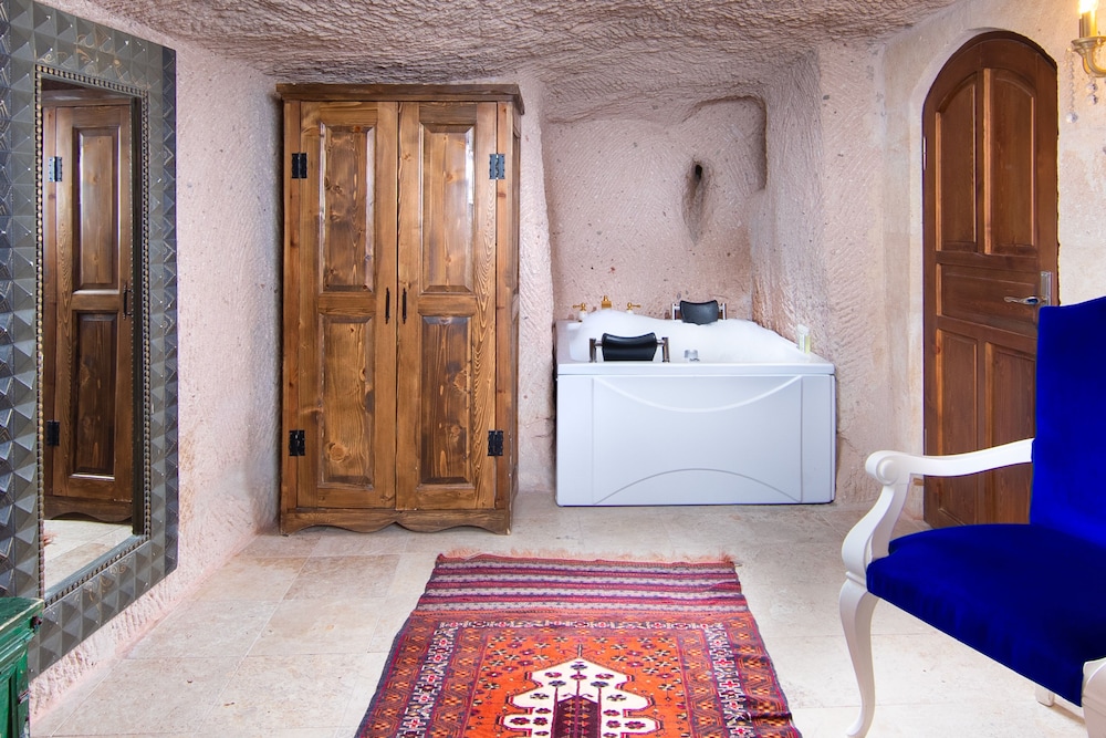 Junior Cave Room With Jakuzzi - Photo 3