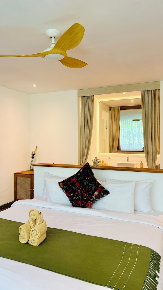 Comfort Double Room, 1 King Bed, Hill View