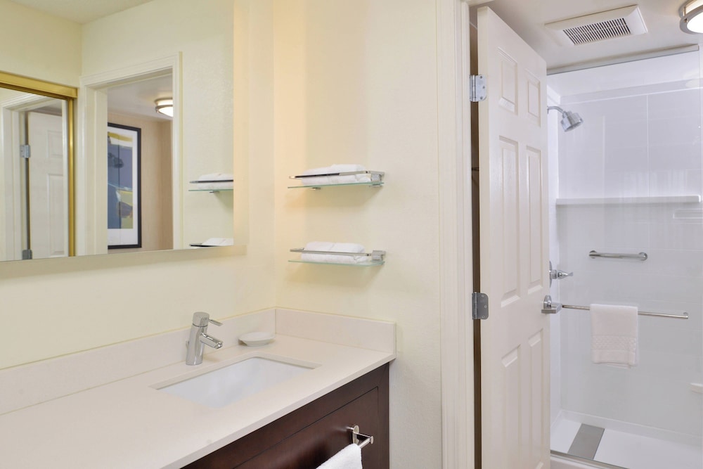 Suite, 1 Bedroom (Mobility/Hearing Access, Transf Shwr) - Photo 6