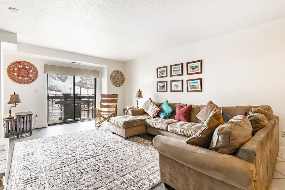 2 Bedroom Condominium - Photo 18