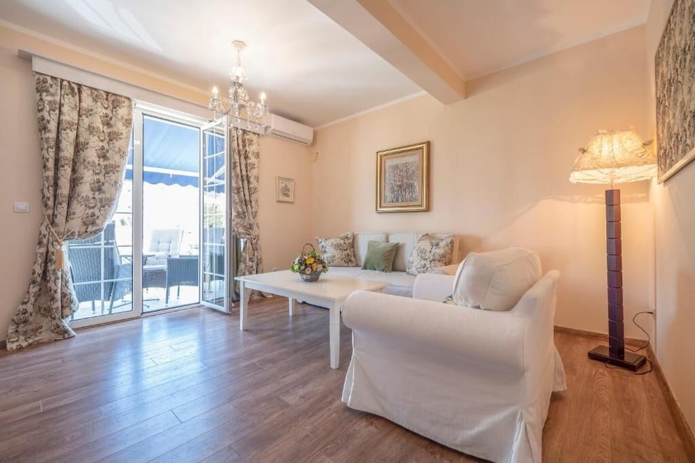 Comfort Apartment (10) - Photo 2