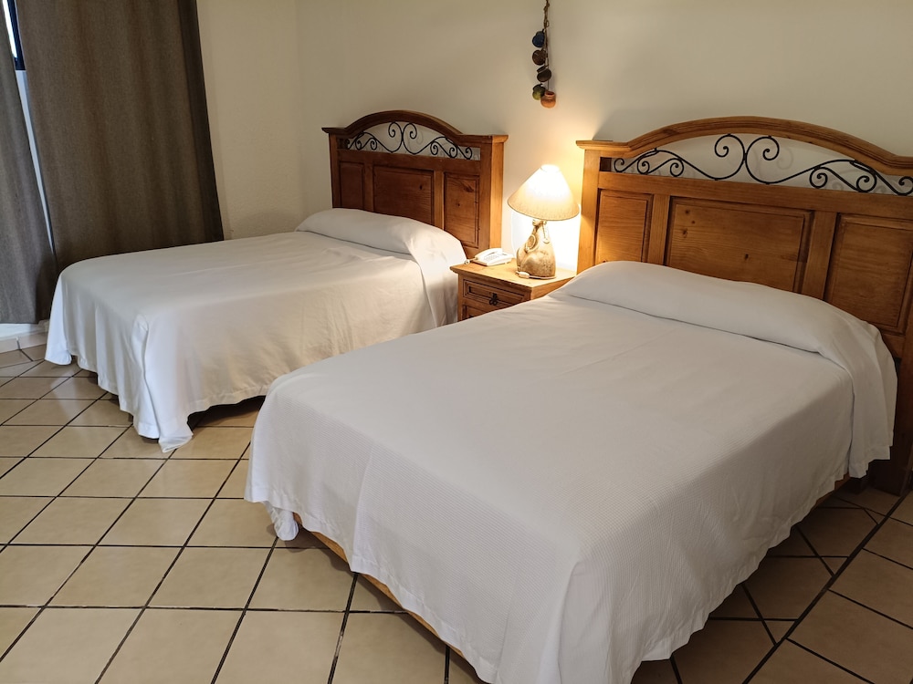 Family Double Room, 2 Double Beds, Air conditioning, Poolside