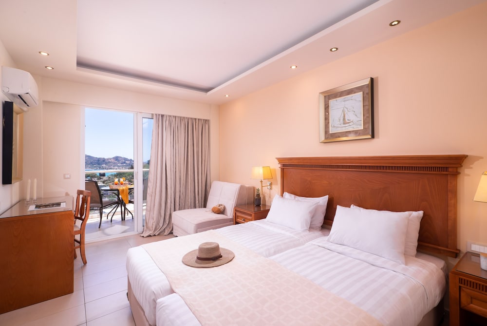 Deluxe Room, Sea View photo 2