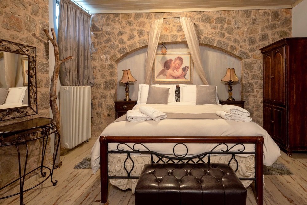 Deluxe Room, Courtyard View photo 1