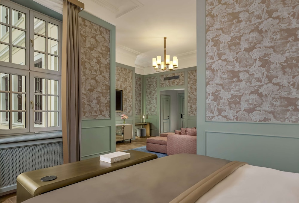 Junior Suite (Castle View) - Photo 18