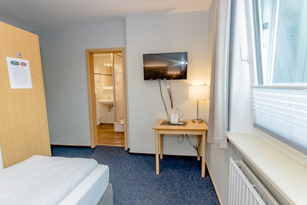 Basic Single Room, 1 Twin Bed photo 3