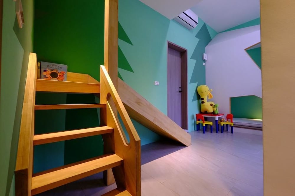 Family Room (Forest) photo 2